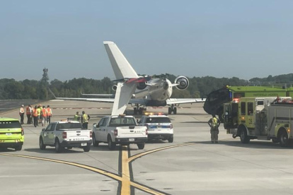 Uno de los aviones dañados aparece en pista este martes 10 de septiembre de 2024 en el Aeropuerto Internacional Hartsfield-Jackson, de Atlanta (Georgia).