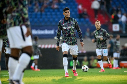 Piero Hincapié destacó en la goleada de Bayer Leverkusen.