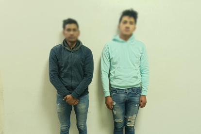 En el vehículo que estaban los ahora detenidos se encontró un arma de fuego.