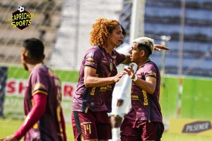 Stiven Tapiero y Enzo Fernández en un festejo grande ante Orense.