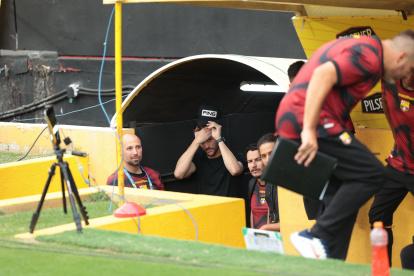 Javier Burrai en el túnel del estadio Monumental, no estuvo en los convocados.