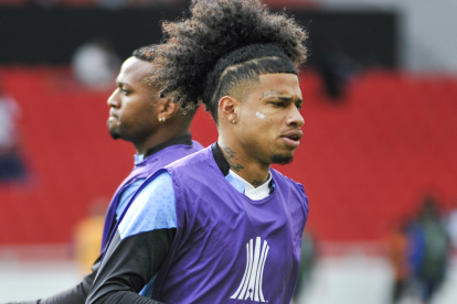 Marco Angulo en el calentamiento previo al duelo de Liga de Quito en Copa Libertadores
