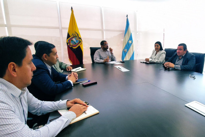 Cargo. El gerente de CNEL, Eduardo Jácome presentó su renuncia a la ministra encargada de Energía Inés Manzano.