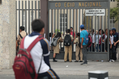 En las instituciones educativas de la ciudad, el peligro asecha adentro y afuera de las aulas.