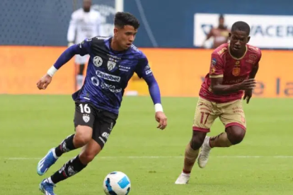 Kendry Páez (i) fue el autor del gol de la victoria de Independiente sobre Deportivo Cuenca en la primera etapa