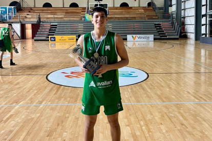 Juan Fernando Toledo, de 17 años y 1,97 metros de estatura, se coronó campeón nacional de Argentina.