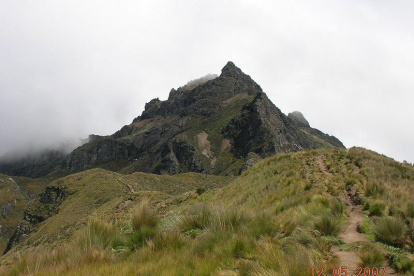 Al interior del volcán pueden presentarse explosiones de vapor de agua.