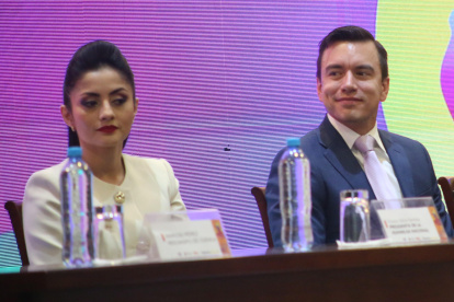 Daniel Noboa y Viviana Veloz, presidenta de la Asamblea (Revolución Ciudadana), impulsan cada uno por su lado la creación de la universidad de Santo Domingo.