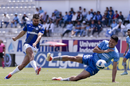 Alexander González metió el primer tanto para Emelec ante Macará en Ambato
