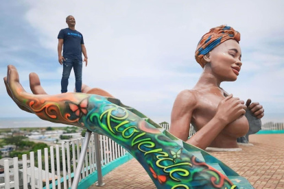 Espacio. Un monumento a la mujer afro se levanta en El Panecillo.
