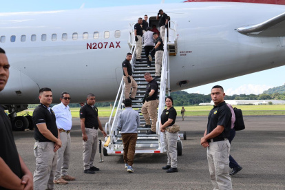 En el vuelo de este 18 de noviembre se deportó a 48 vietnamitas y 85 de la India.