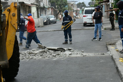 Varias autoridades realizaron la destrucción de los rompe velocidades