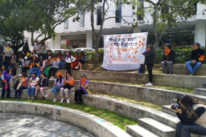 Decenas de estudiantes se convocaron a la marcha del 25N