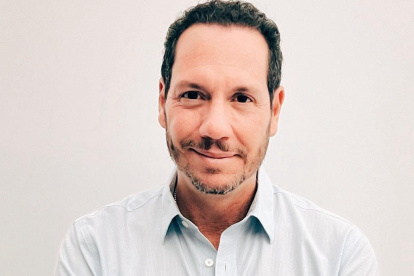 Libra de dragón es la primera novela de Benjamín Rosales Peña.