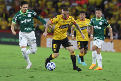 Damián Díaz salió de Barcelona mientras Ariel Holan dirigía a Barcelona.