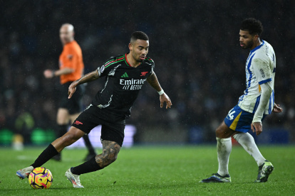 Gabriel Jesús (i) fue la figura de Arsenal en la anterior ronda de la Carabao Cup.