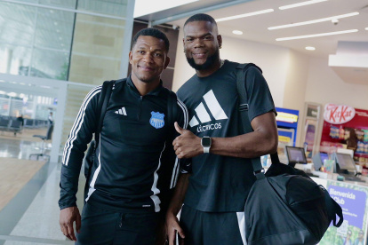 Romario Caicedo (i) reveló que Emelec le debe montos de años anteriores