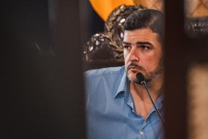 Aquiles Álvarez tilda de persecución política la suspensión de la acreditación ambiental.