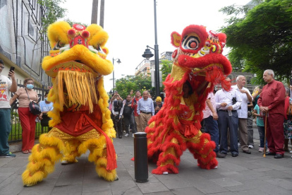 El baile de los dragones fue el punto central de la celebración de la comunidad china en Guayaquil.