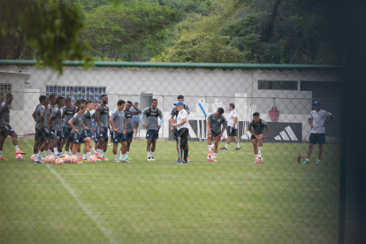Jorge Célico sigue de cerca los entrenamientos de sus dirigidos.