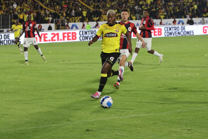 Barcelona fue sorprendido por Deportivo Quito en la Noche Amarilla.