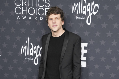 Jesse Eisenberg asistió al evento por la película "Un dolor real"