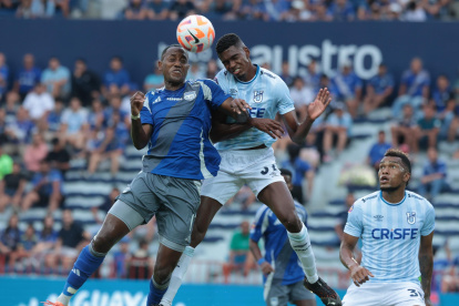 Emelec y Católica por la primera fecha de LigaPro 2025 en el Capwell.