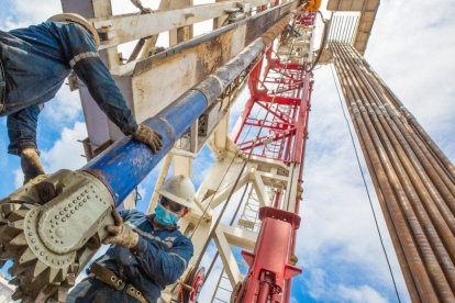 Imagen referencial de una instalación petrolera.