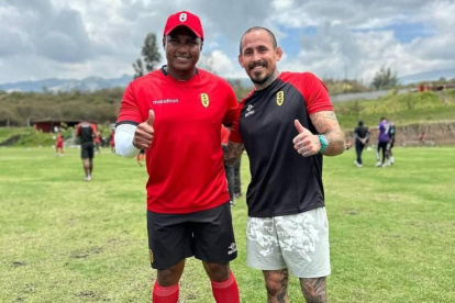 Antonio Valencia recibió a Marlon "Chito" Vera en el entrenamiento de AV25