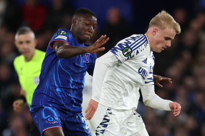 Moisés Caicedo capitaneó a Chelsea en la clasificación de Chelsea  los cuatos de final de Conference League