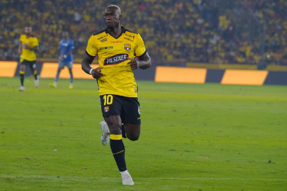 Felipe Caicedo jugó el Clásico del Astillero en la pretemporada