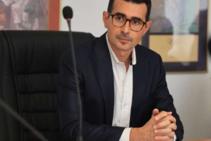 La norma que prohíbe el uso de celulares en las votaciones fue aplaudida por Andrés Guschmer días atrás.r, con detalles que derivaron en una respuesta municipal.