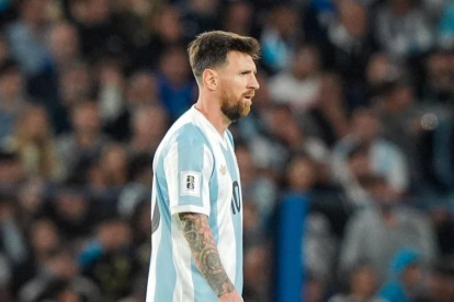 Messi expresó su apoyo al equipo a través de un mensaje en Instagram, lamentando su ausencia en los partidos clave.