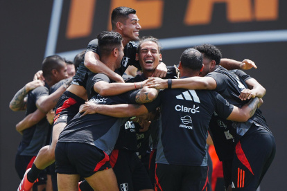 Pese a la ubicación en la tabla de posiciones (útimos) la selección peruana permanece con bien semblante y aferrados a cualquier posibilidad de repesca.