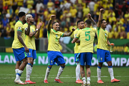 Brasil venció 2-1 a Colombia.