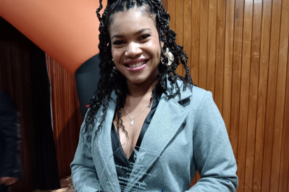 La pesista disimuló su vientre bajo una chaqueta durante la ceremonia de aniversario de concentración Deportiva de Pichincha.