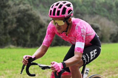 El ecuatoriano Richard Carapaz, ultima en la Volta Ciclista a Catalunya la ultima etapa de su preparación para el Giro de Italia.