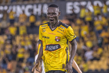 Janner Corozo, titular indiscutible en Barcelona SC, destaca por su capacidad de generar peligro en el ataque.