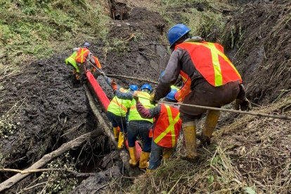 Personal técnico y operativo de la Epmaps trabaja en la zona.