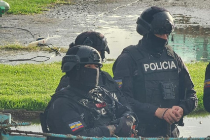 Parte de los uniformados que el sábado resguardaron la General Norte, donde sucedió el hecho.