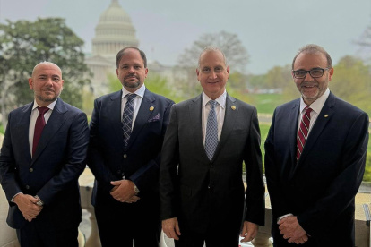 Los ministros (i) se encuentran en Washington, Estados Unidos.