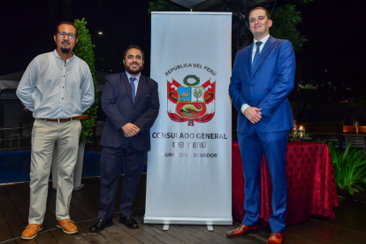 Guillermo Ramírez, el cónsul Paulo Zárate y Jesús Hernández.