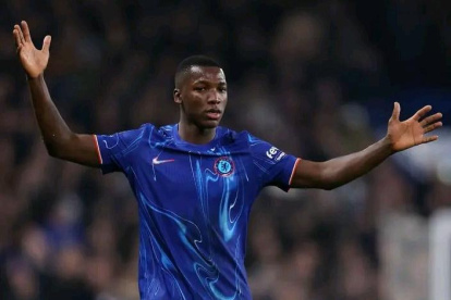 Moisés Caicedo anotó un gol para Chelsea en el partido contra Tottenham, pero fue anulado