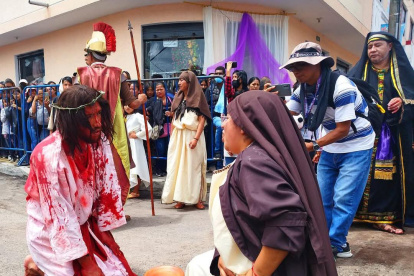 Más de 100 voluntarios participan en la representación que se realiza en Viernes Santo.