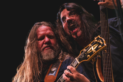 El sexteto Armored Dawn son Eduardo Parras en la voz; Tiago de Moura y Timo Kaarkoski, en las guitarras; Heros Trench, en el bajo, Rafael Agostino e Ivan Busic en los teclados y la batería.