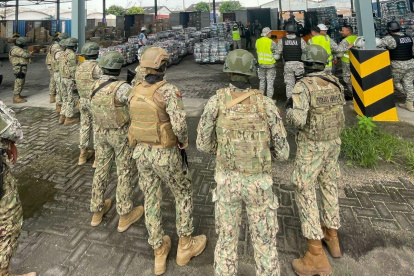 Uno de los operativos que se realizan en el Puerto Marítimo de Guayaquil.