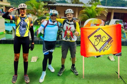 Los aventureros después de llegar a su destino en la provincia de Manabí.