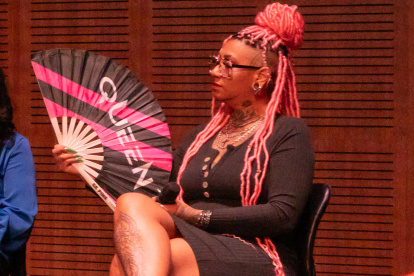 La artista Black Mama (Ana Gabriela Cano) fusiona estilos que van del reggae al hip hop, música afroecuatoriana, urbana, rock, funk y popular.