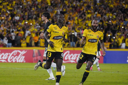 Janner Corozo (i) no ha vuelto a anotar con Barcelona en Copa Libertadores desde el tanto contra Corinthians.