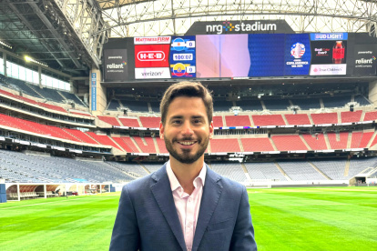 Crespo ha cubierto eventos de calibre internacional, incluyendo los Mundiales de Rusia y Qatar, además de los mundiales juveniles en Indonesia, Polonia y Argentina.